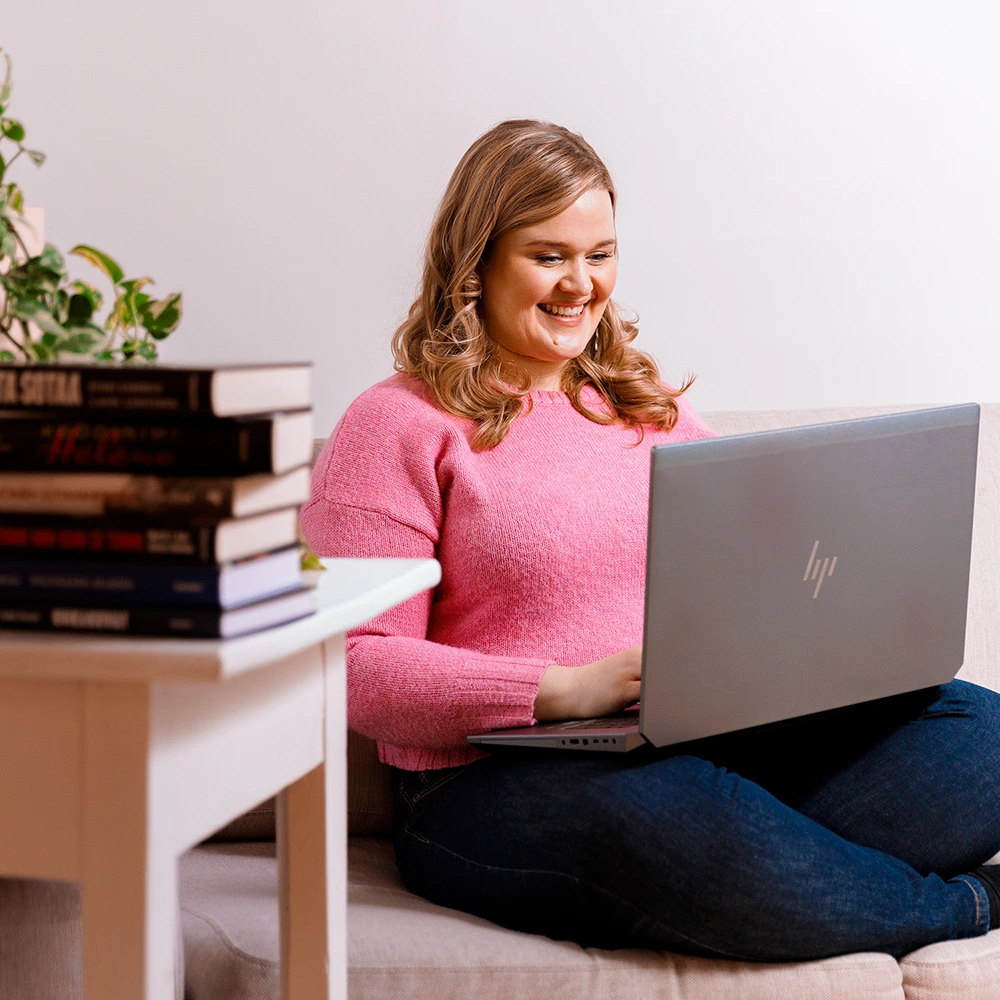 Kustannustoimitus tietokirjoille freelancerilta.